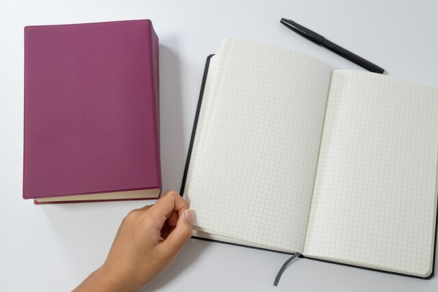 本とノートのイメージ